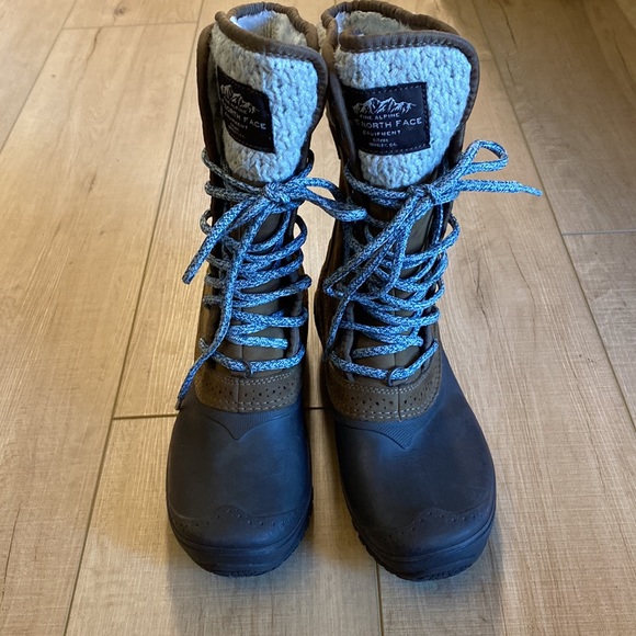 The North Face Shellista II winter boot. Womens size 6 - Picture 2 of 9